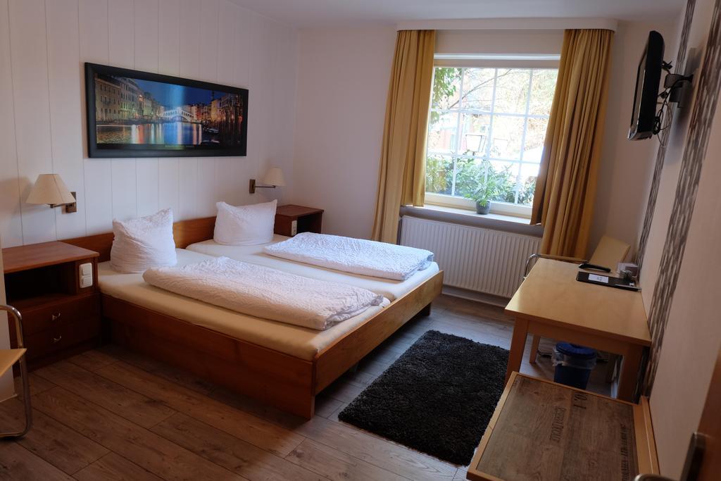 Hotel Zum Weissen Ross Winsen  Rum bild